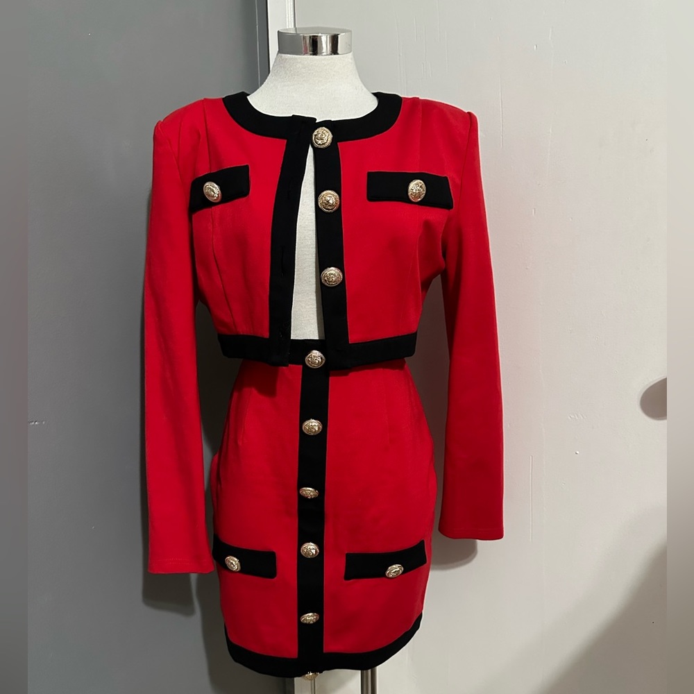 Set: blazer/ jacket and skirt.
